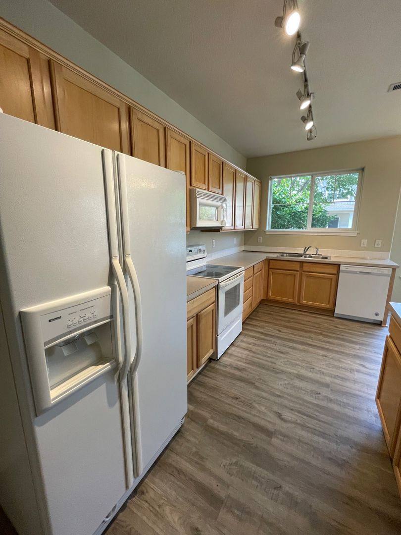 Townhouse for rent at 6220 SW 182nd Terrace, Beaverton, OR 97007