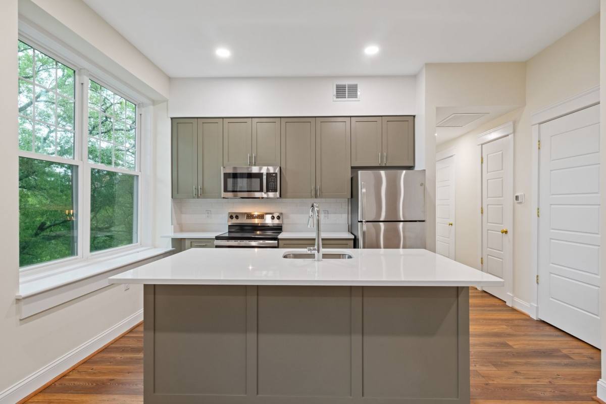 Apartment for rent at 913 Greenway Court, Norfolk, VA 23507
