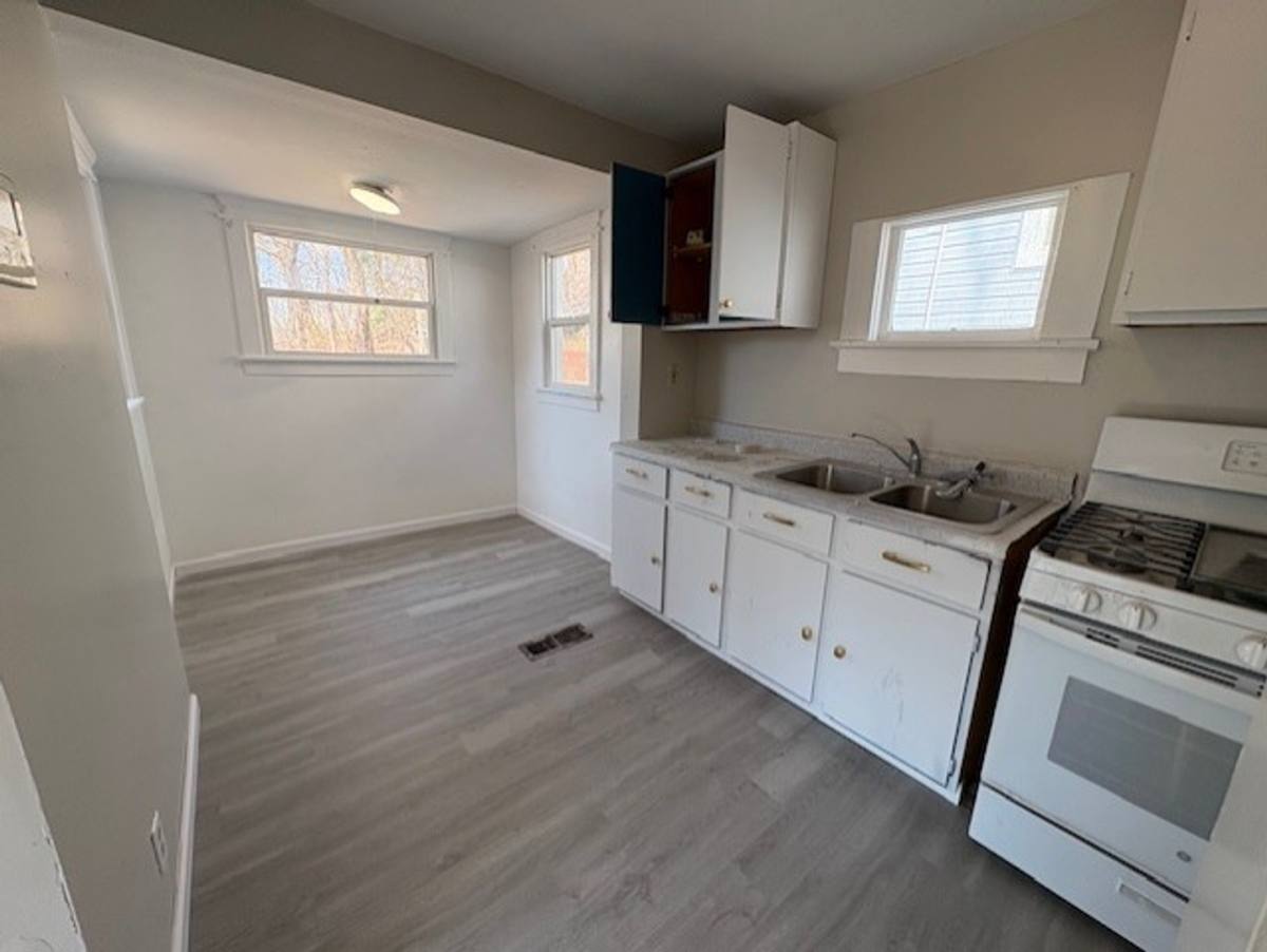 House for rent at 624 Garfield St, Akron, OH 44310