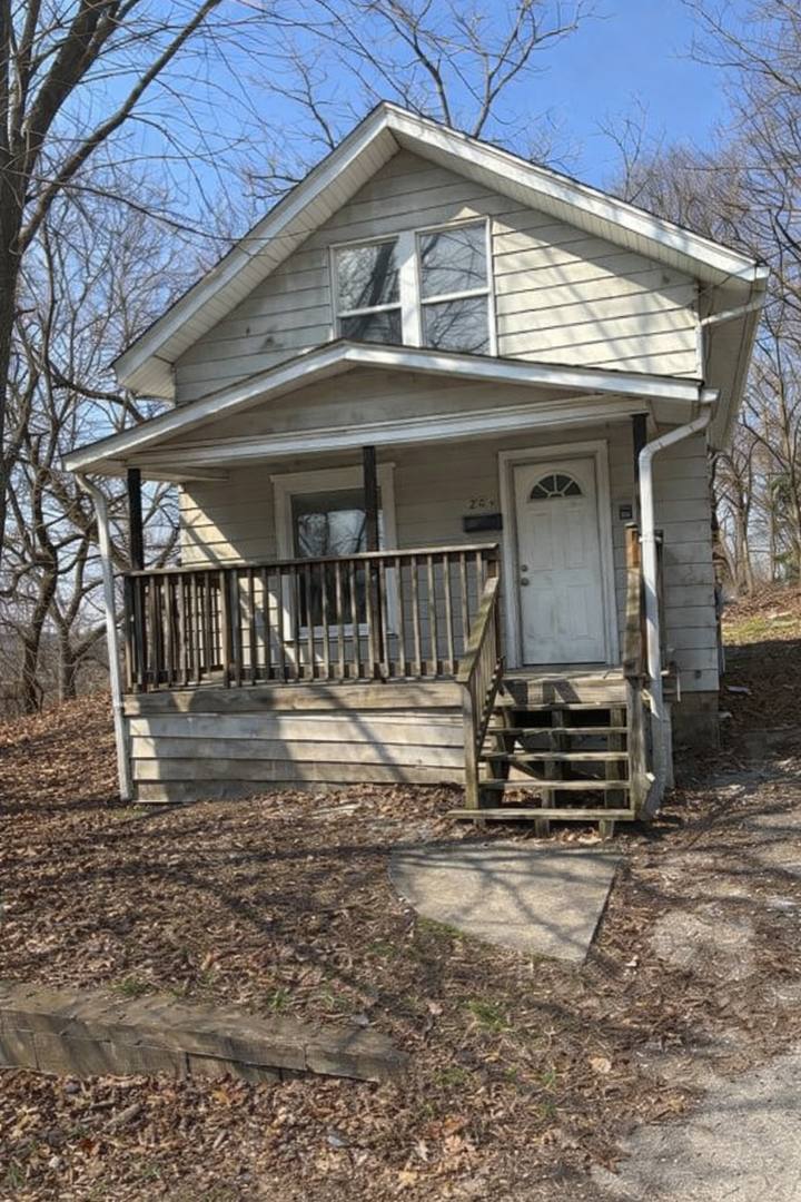 House for rent at 624 Garfield St, Akron, OH 44310