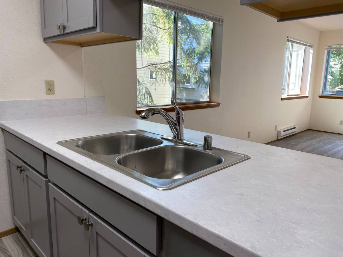 Apartment for rent at 812 NE 42nd St, Seattle, WA 98105