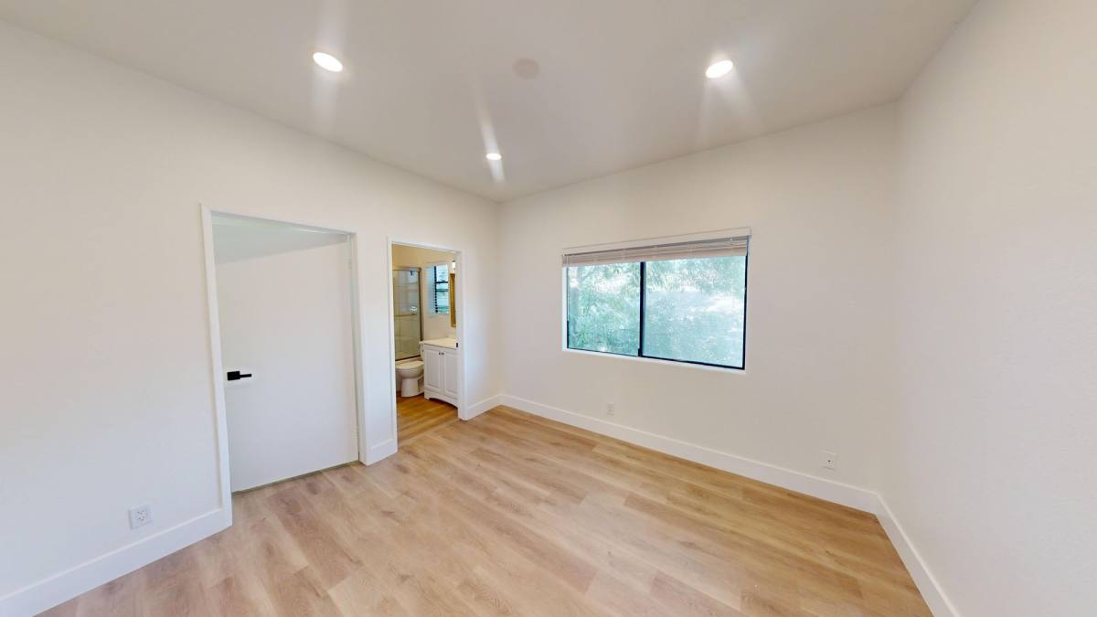 Apartment for rent at 5804 Woodman Ave, Van Nuys, CA 91401