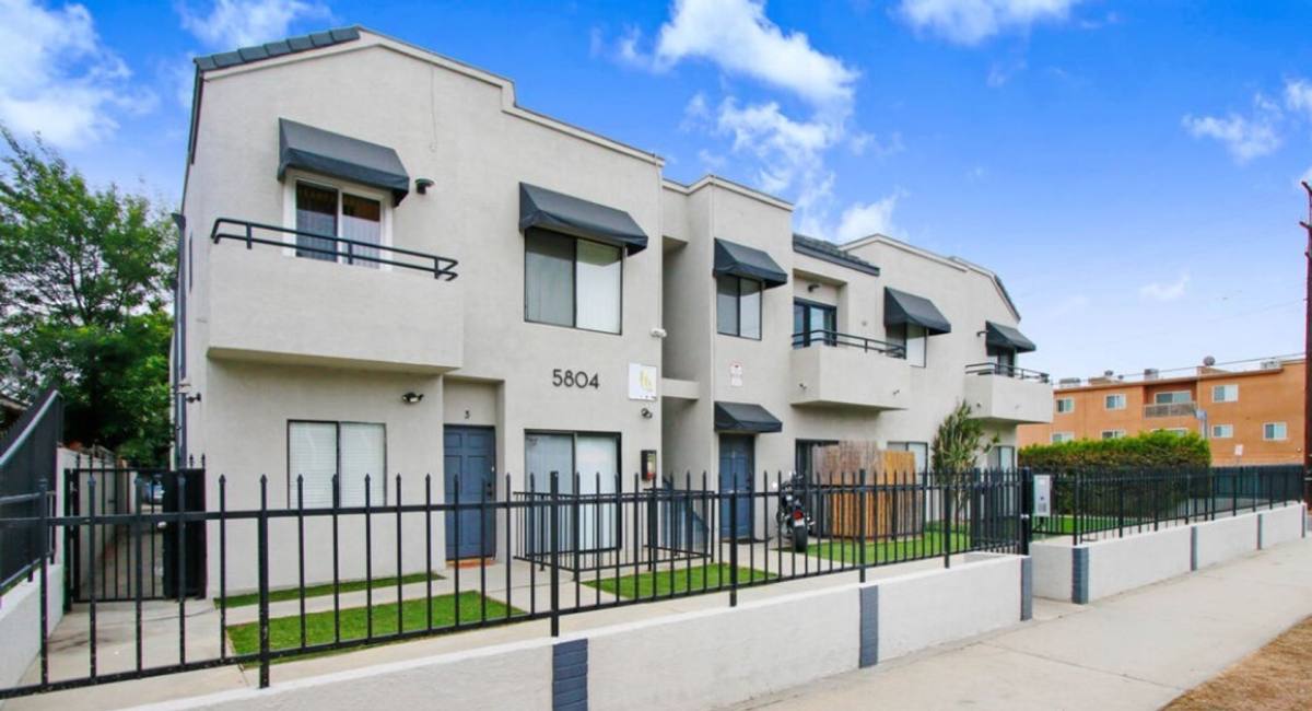 Apartment for rent at 5804 Woodman Ave, Van Nuys, CA 91401