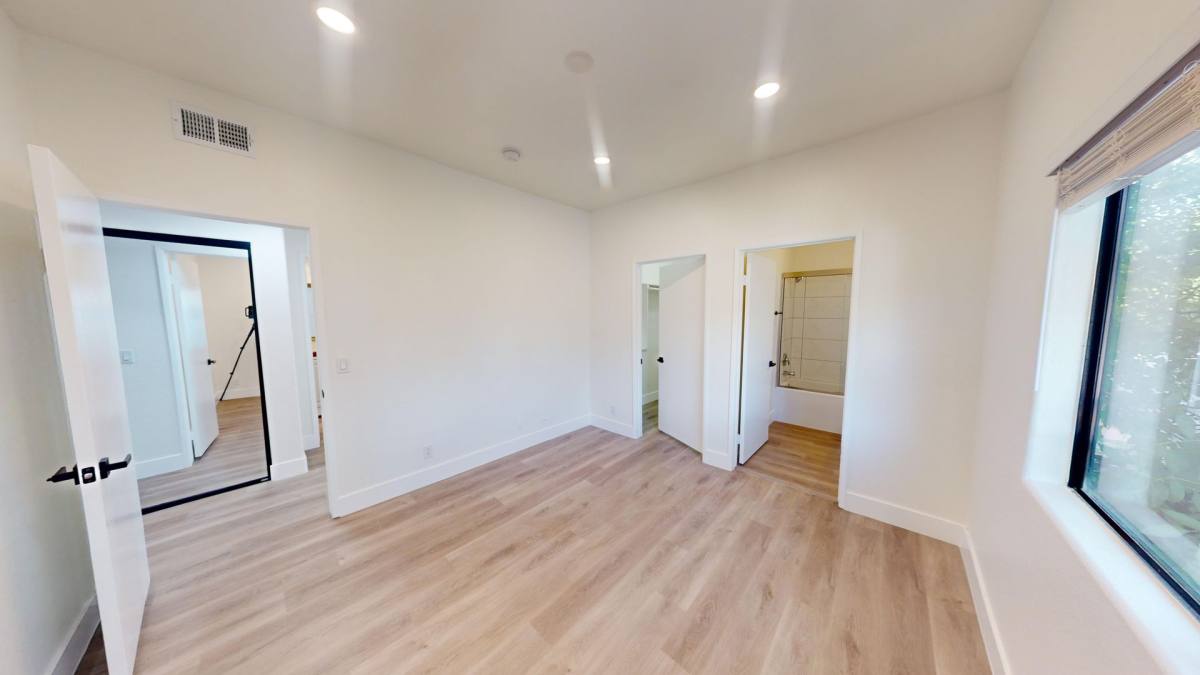 Apartment for rent at 5804 Woodman Ave, Van Nuys, CA 91401