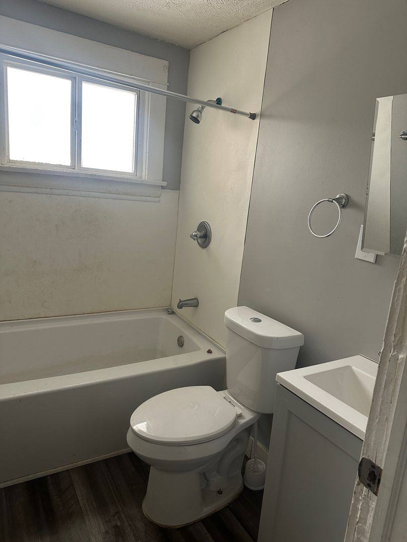 Apartment for rent at 4139 E 104th St, Cleveland, OH 44105