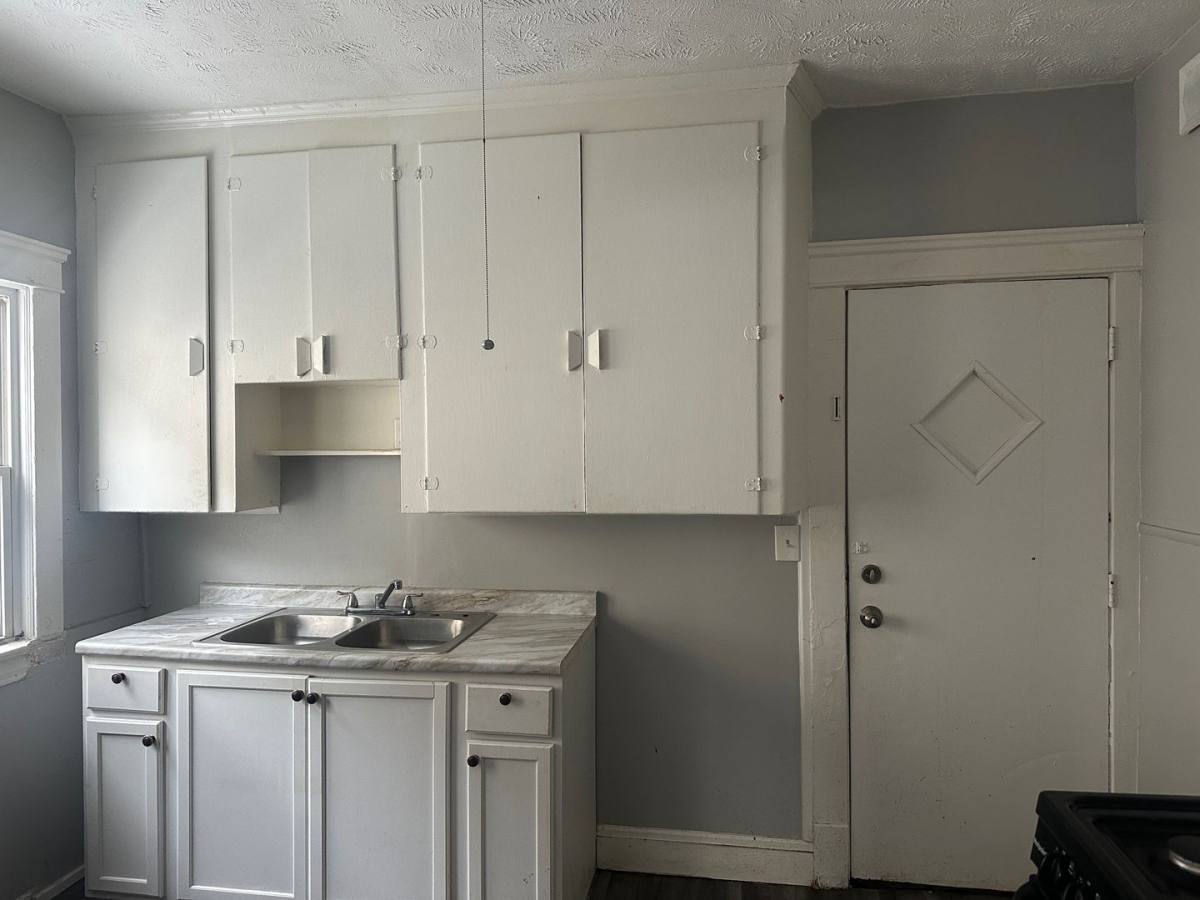 Apartment for rent at 4139 E 104th St, Cleveland, OH 44105