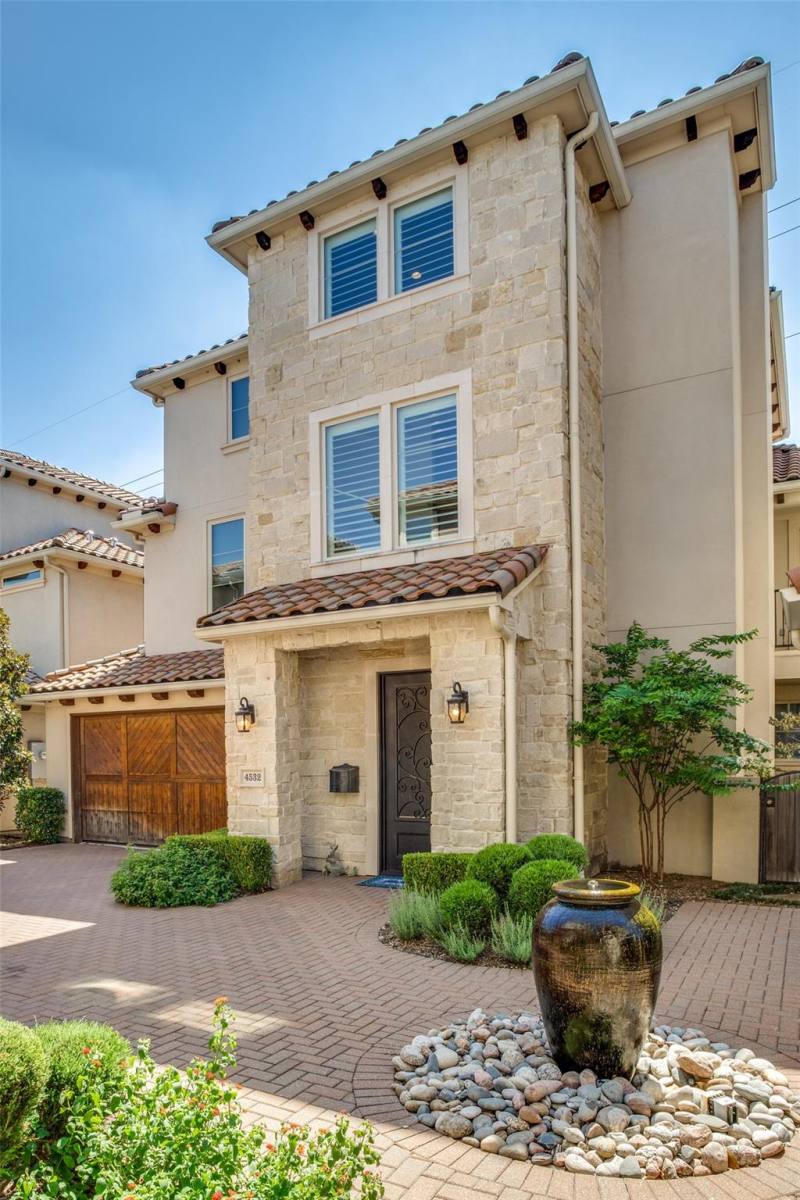 Townhouse for rent at 4532 Normandy Ave, Dallas, TX 75205
