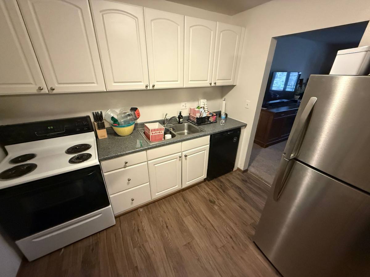 Apartment for rent at 215 Williamsburg Dr, Mequon, WI 53092