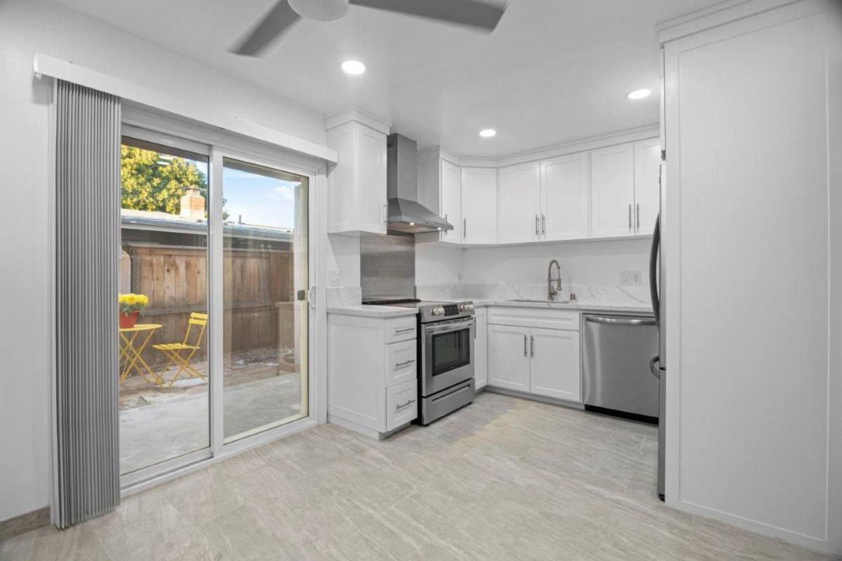 Townhouse for rent at 1320-1330 S Juniper St, Escondido, CA 92025