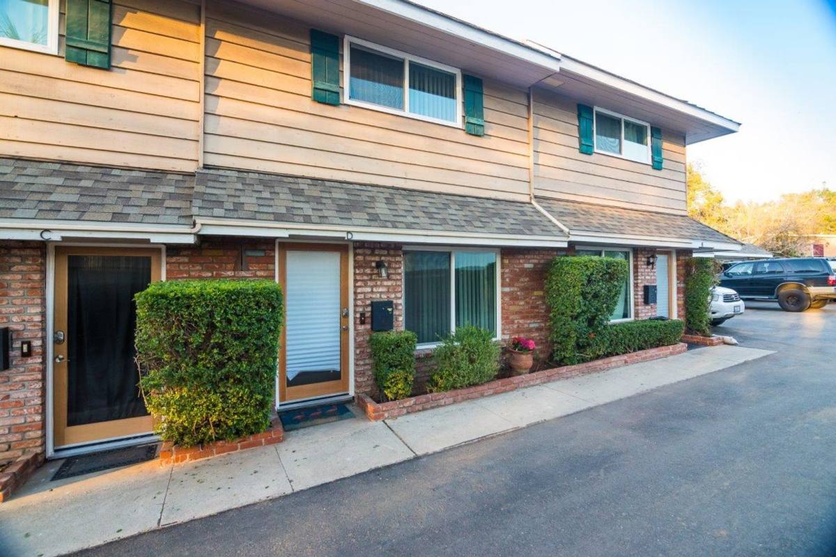 Townhouse for rent at 1320-1330 S Juniper St, Escondido, CA 92025