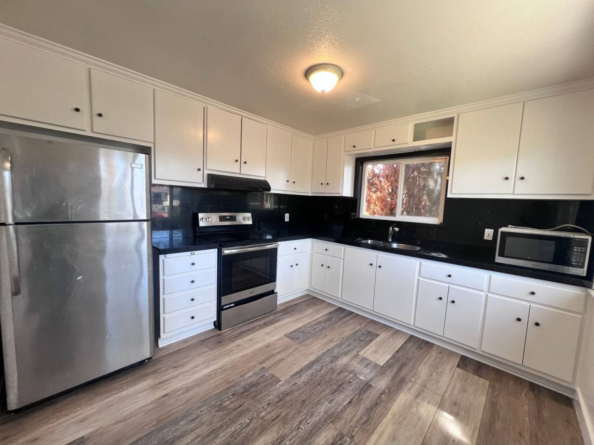 Apartment for rent at 485 B St, Hayward, CA 94541