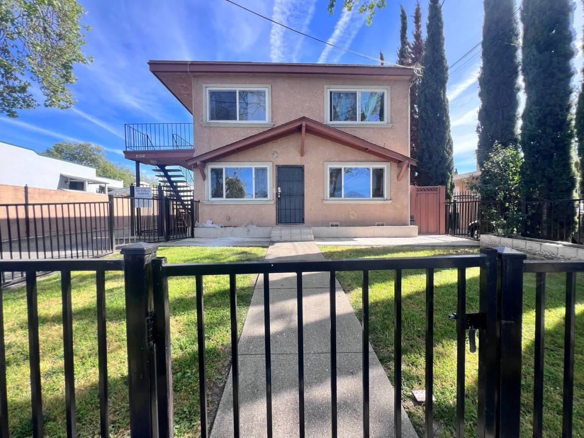 Apartment for rent at 485 B St, Hayward, CA 94541