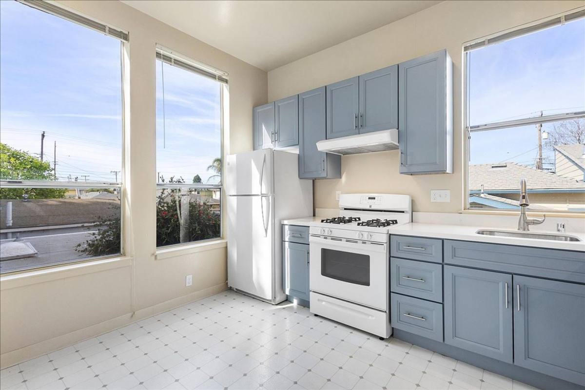 Apartment for rent at 1816 - 1818 1820 3rd St, Alameda, CA 94501
