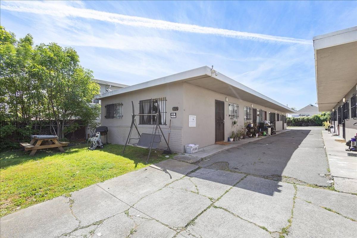 Apartment for rent at 1843 & 1847 E, Oakland, CA 94606