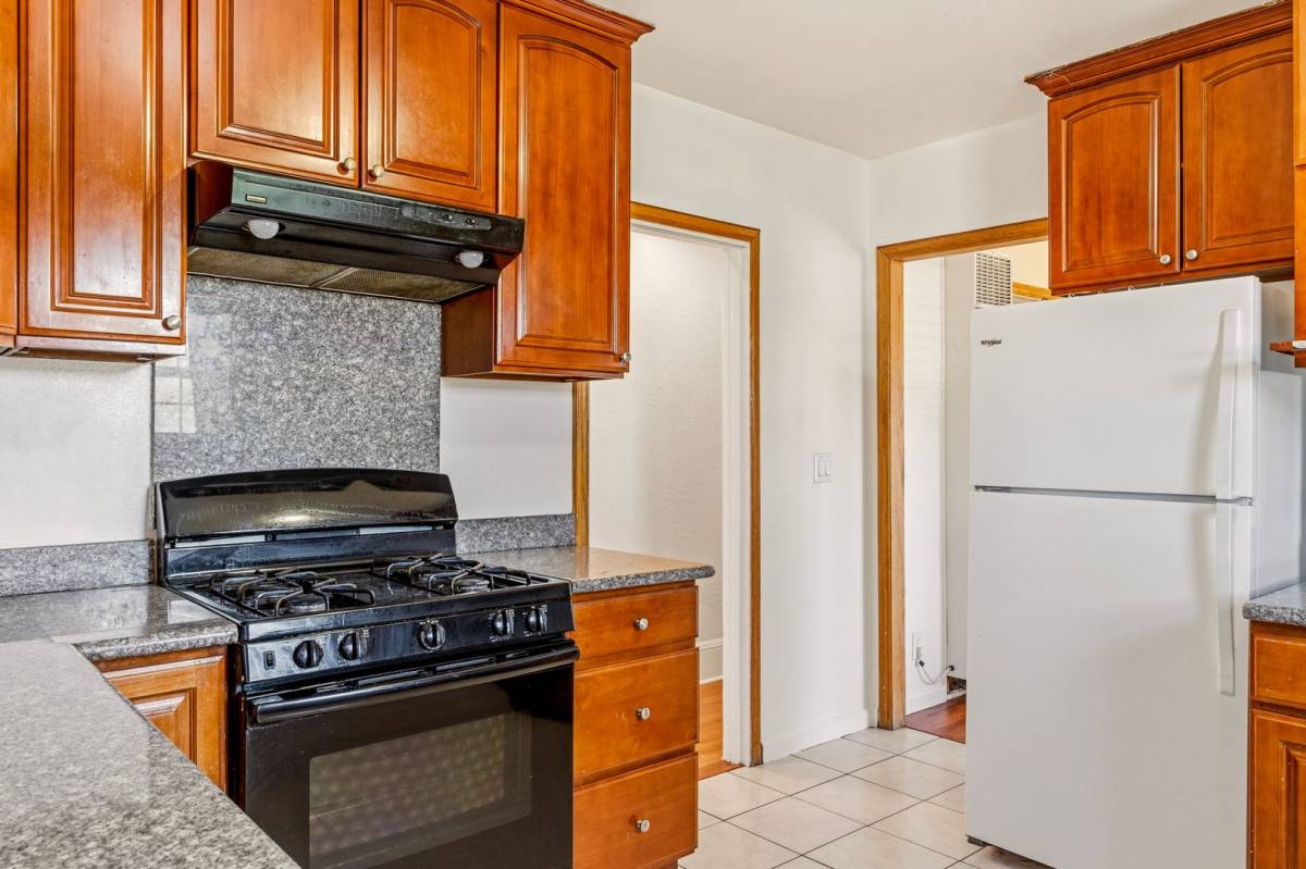 House for rent at 2600 E 20th St, Oakland, CA 94601