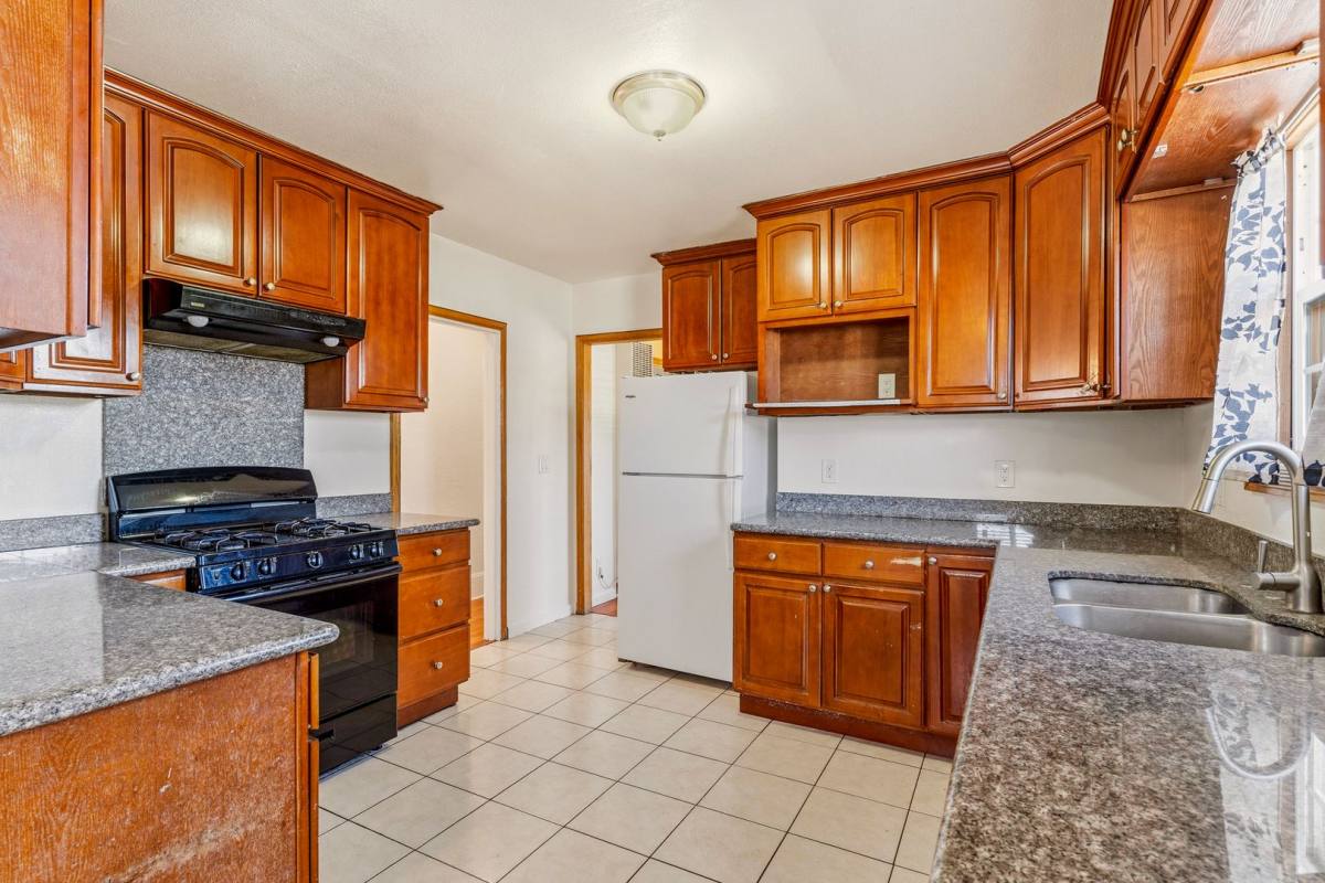 House for rent at 2600 E 20th St, Oakland, CA 94601