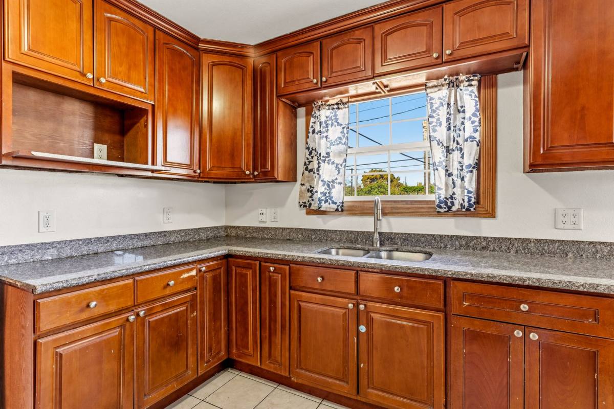 House for rent at 2600 E 20th St, Oakland, CA 94601