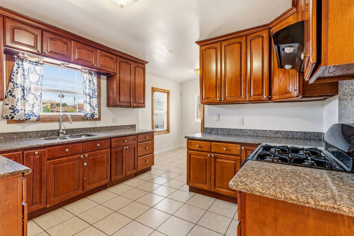 House for rent at 2600 E 20th St, Oakland, CA 94601