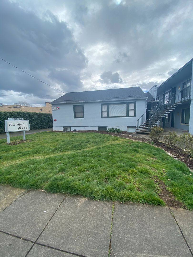 Apartment for rent at Raymond, 8104-8110 SE Raymond St, Portland, OR 97206