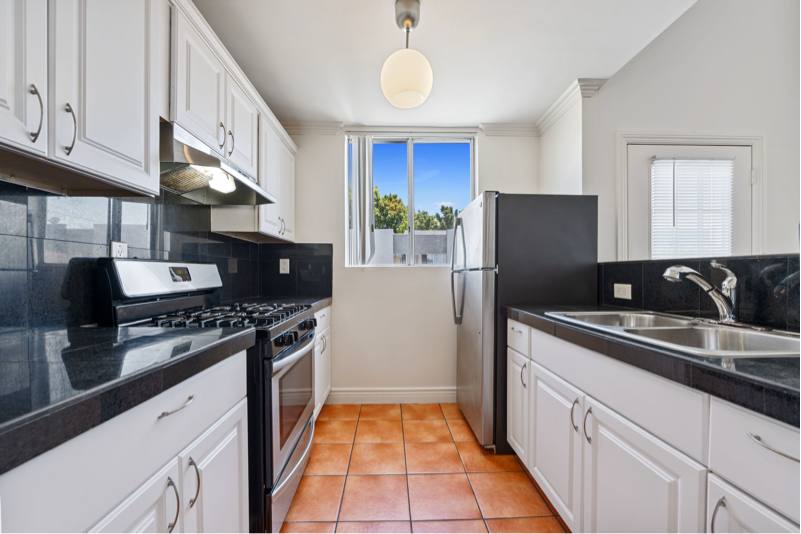 Apartment for rent at 6040-6042 Barton Ave #201, 202, Los Angeles, CA 90038