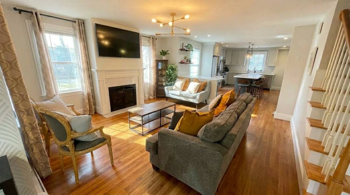 Townhouse for rent at 14 Oak St #2, Somerville, MA 02143