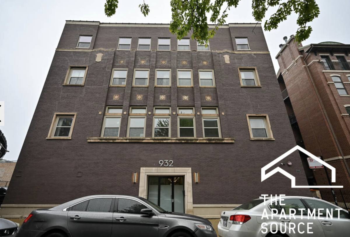 Apartment for rent at 932 W Dakin St #205, Chicago, IL 60613
