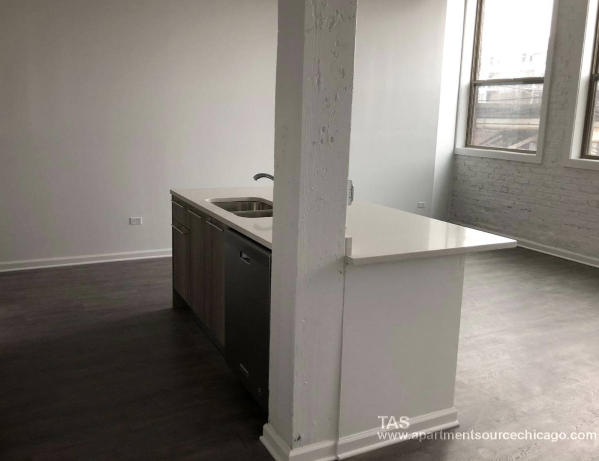 Apartment for rent at 932 W Dakin St #205, Chicago, IL 60613
