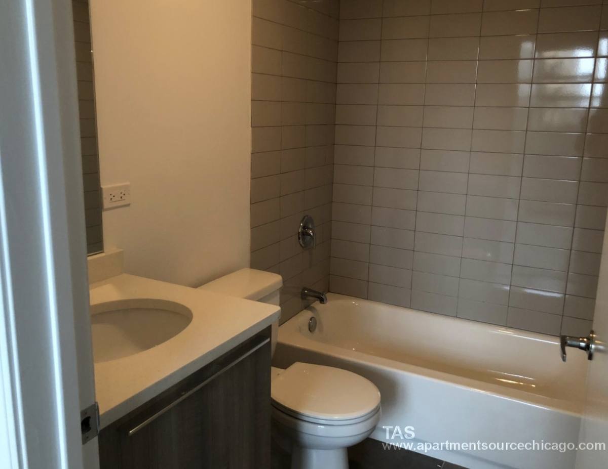 Apartment for rent at 932 W Dakin St #205, Chicago, IL 60613