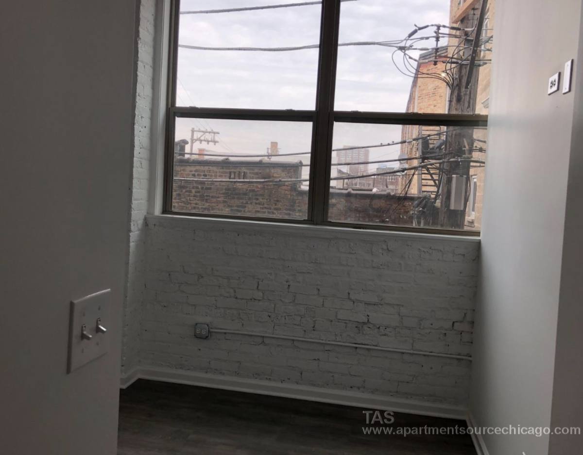 Apartment for rent at 932 W Dakin St #205, Chicago, IL 60613