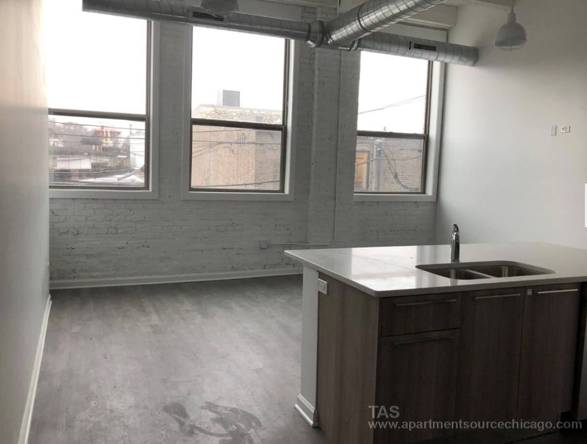 Apartment for rent at 932 W Dakin St #205, Chicago, IL 60613