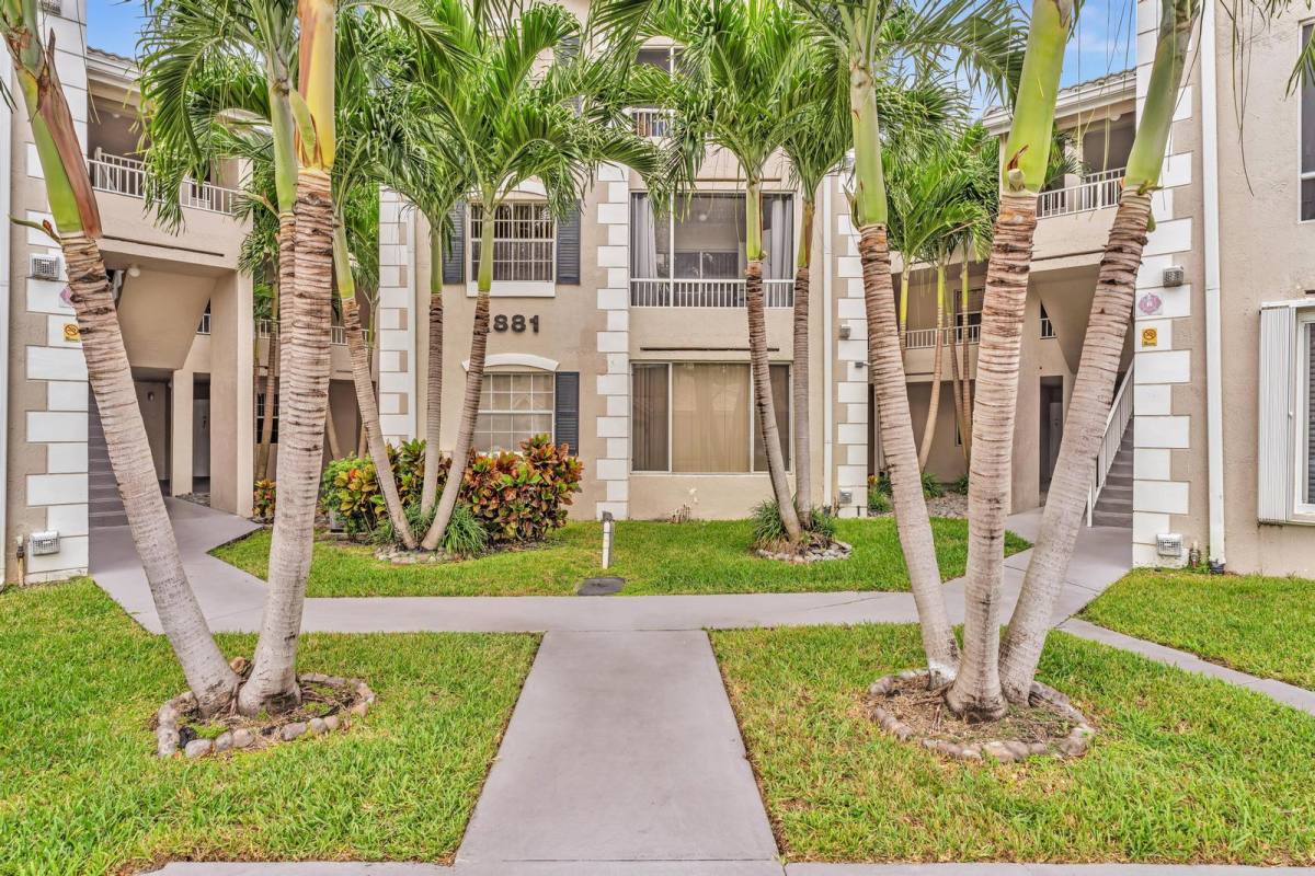 Apartment for rent at 2881 N Oakland Forest Dr, Fort Lauderdale, FL 33309