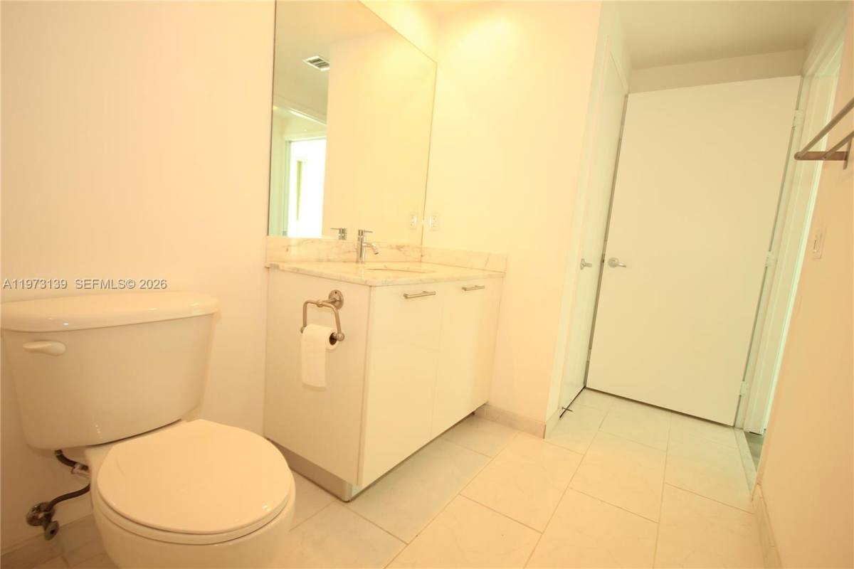 Apartment for rent at 951 Brickell Ave #1409, Miami, FL 33131