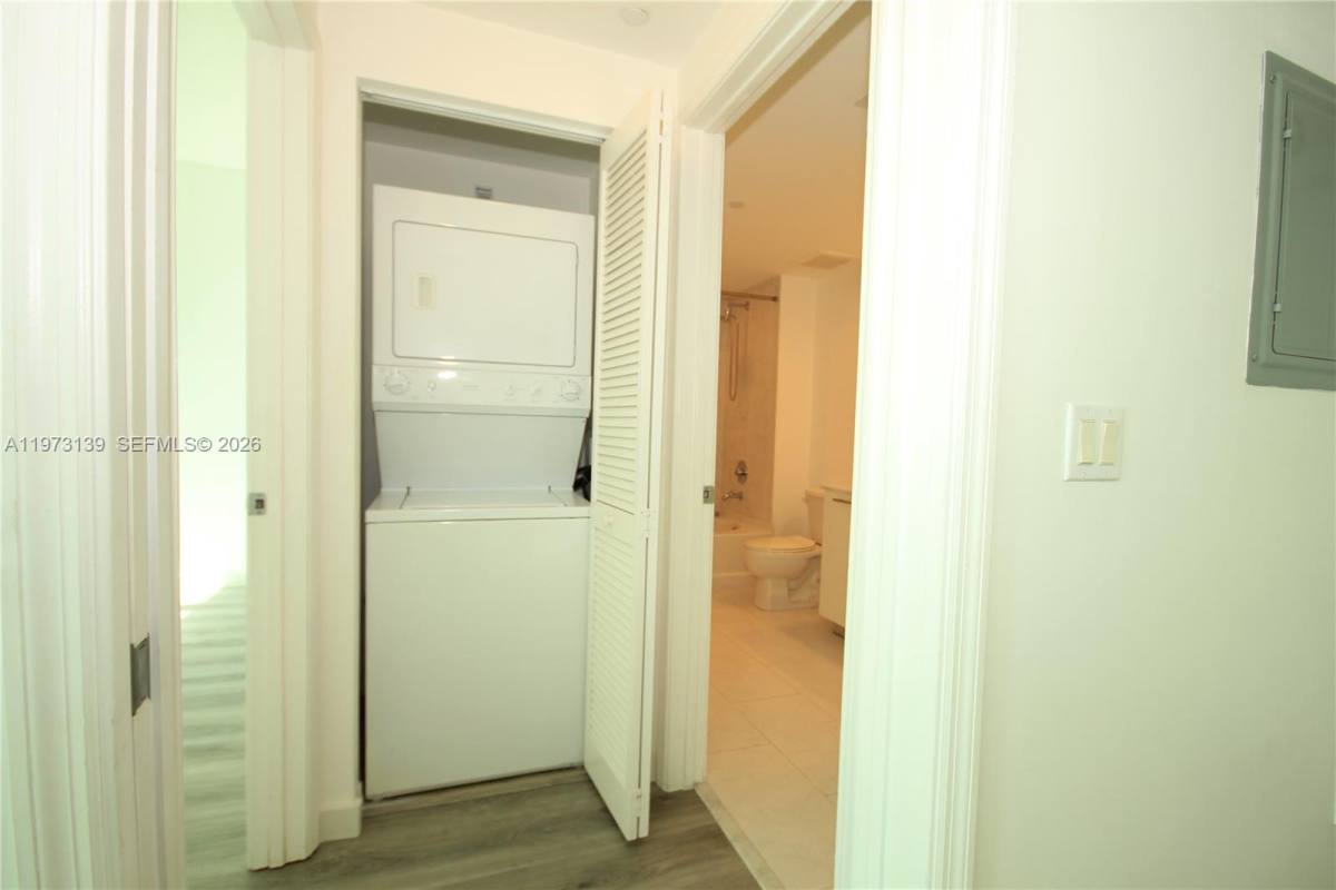 Apartment for rent at 951 Brickell Ave #1409, Miami, FL 33131