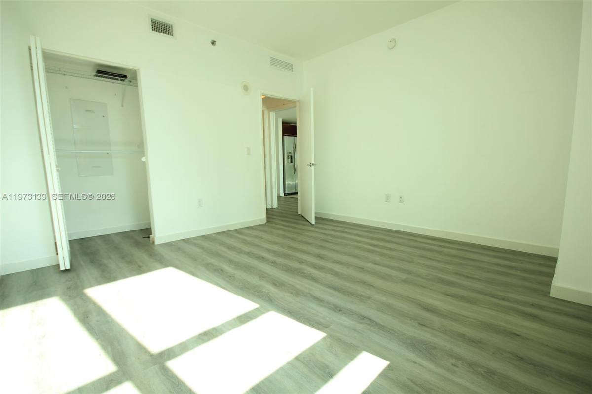Apartment for rent at 951 Brickell Ave #1409, Miami, FL 33131