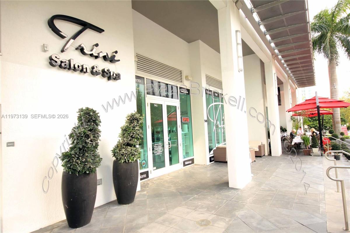 Apartment for rent at 951 Brickell Ave #1409, Miami, FL 33131