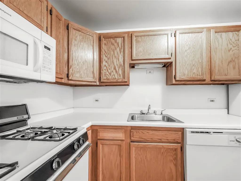 Apartment for rent at 833 W Buena Ave #910, Chicago, IL 60613