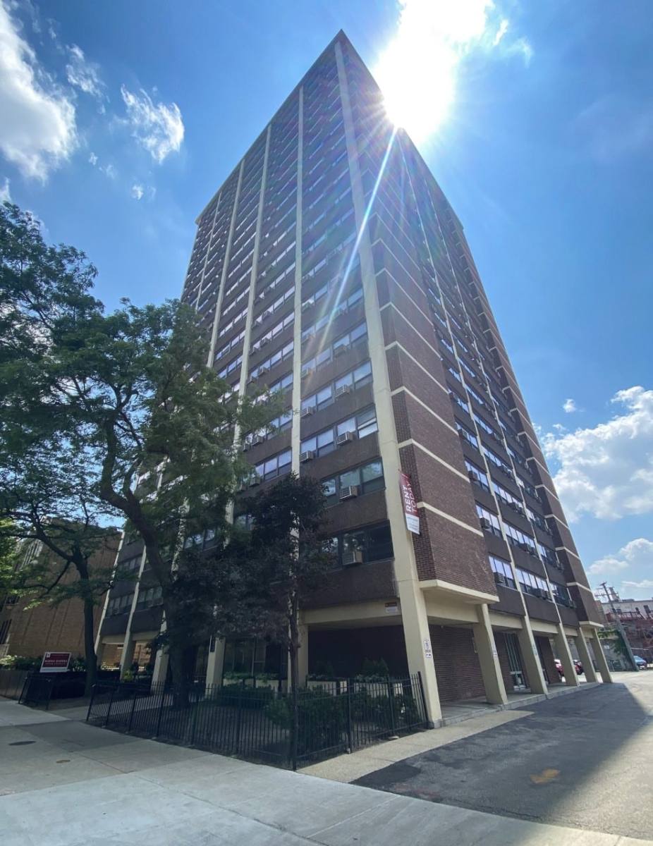 Apartment for rent at 833 W Buena Ave #910, Chicago, IL 60613