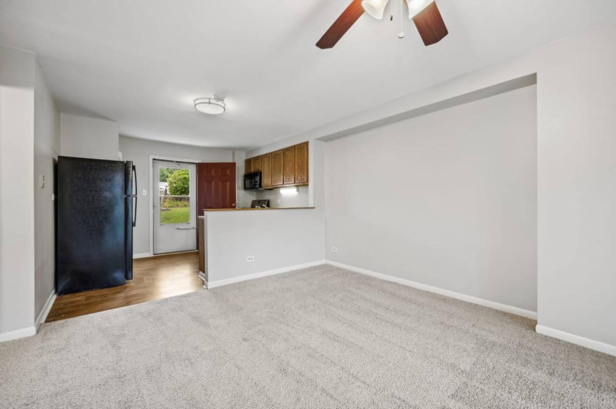 Apartment for rent at 211 N Lincolnway St #G11, North Aurora, IL 60542