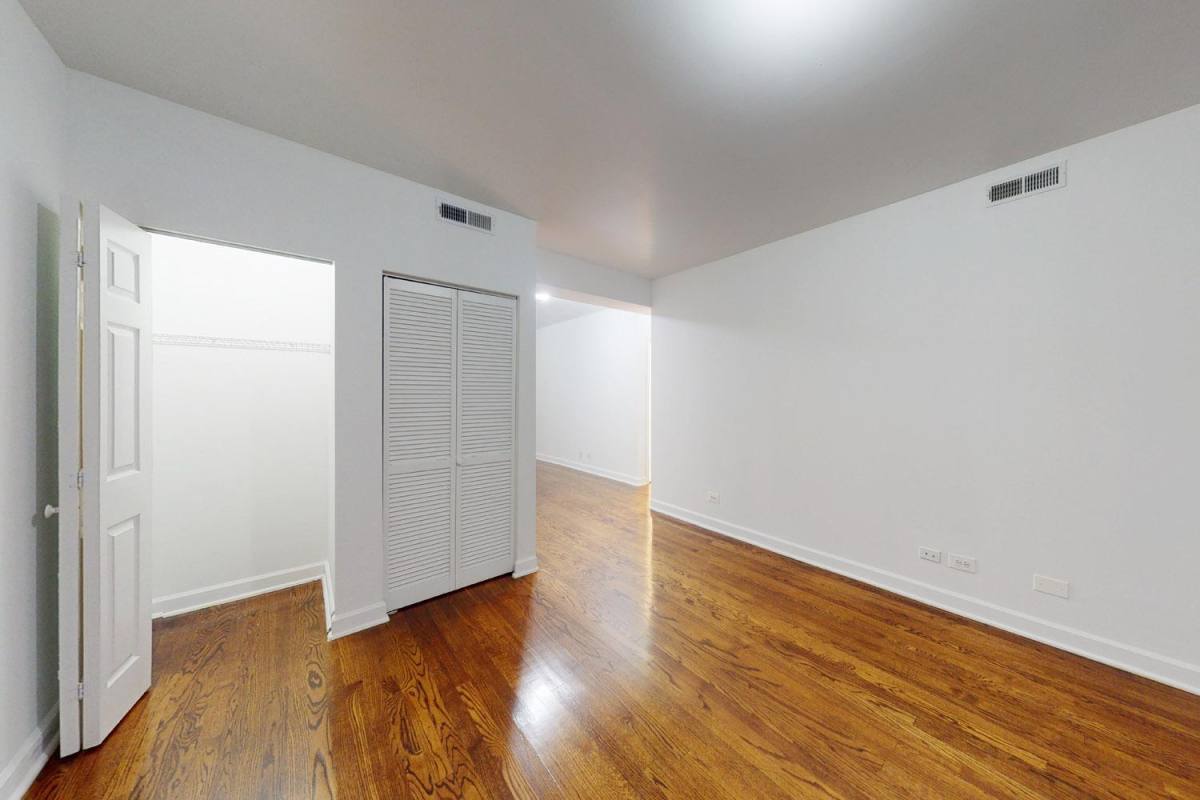 Apartment for rent at 5222 S Drexel Ave, Chicago, IL 60615