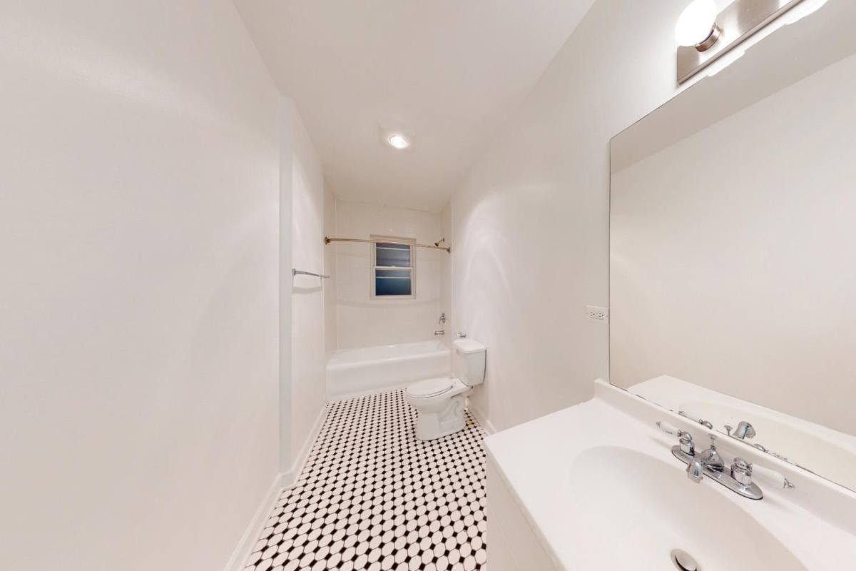 Apartment for rent at 5222 S Drexel Ave, Chicago, IL 60615