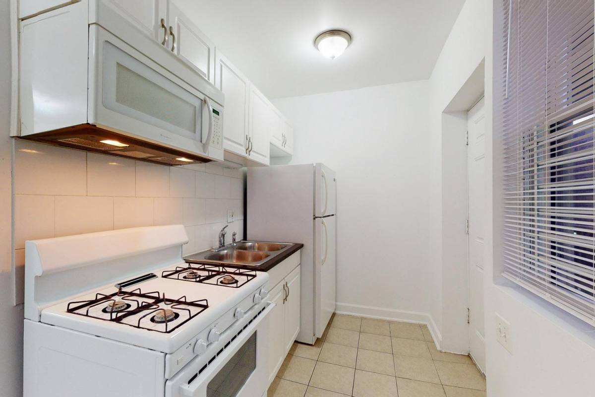 Apartment for rent at 5222 S Drexel Ave, Chicago, IL 60615