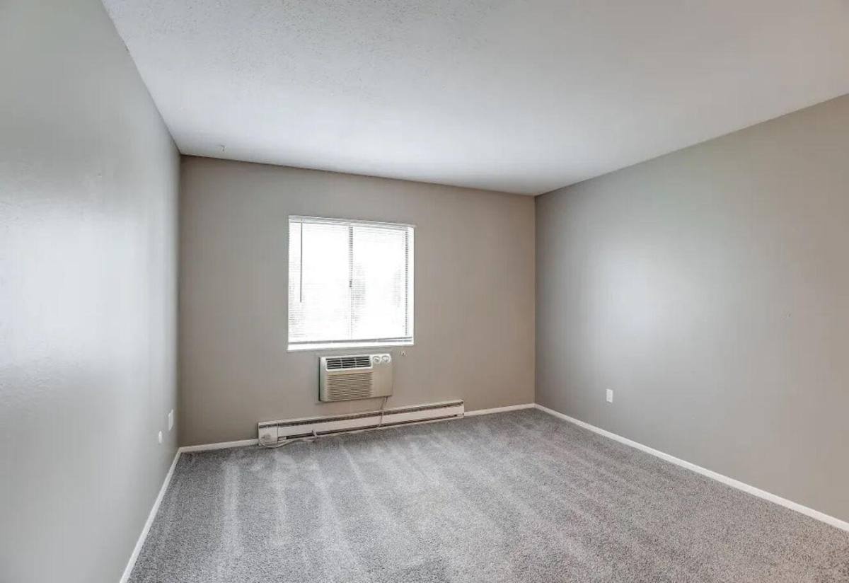 Apartment for rent at Riviera, 2323 Shoreland Ave #210, Toledo, OH 43611