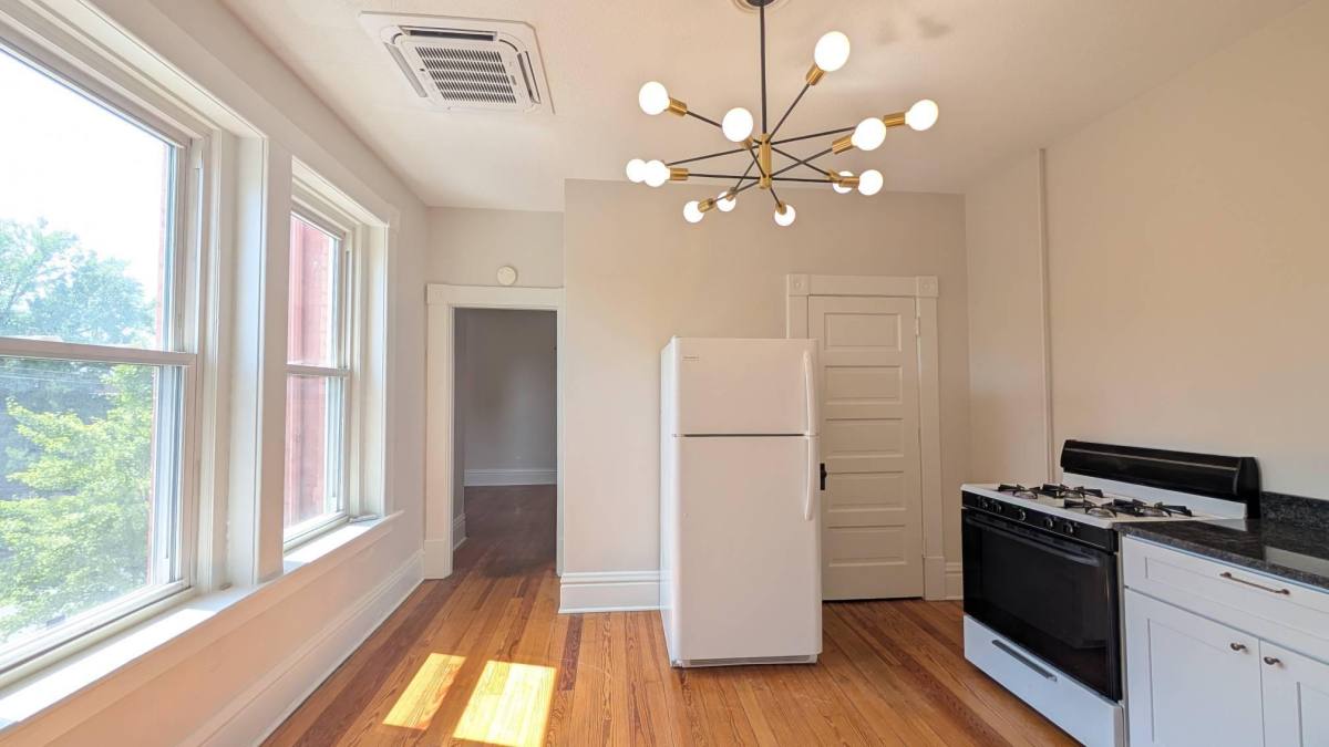 Apartment for rent at 128 N Broad St, Lancaster, OH 43130