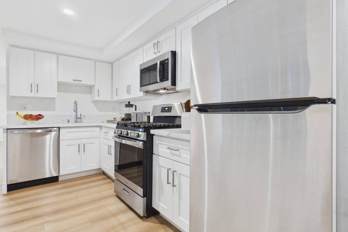 Apartment for rent at Natick Park South, 4632 Natick Ave #306, Sherman Oaks, CA 91403