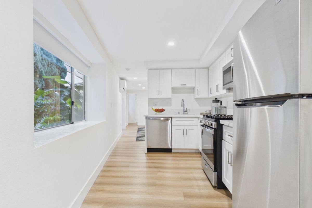 Apartment for rent at Natick Park South, 4632 Natick Ave #306, Sherman Oaks, CA 91403