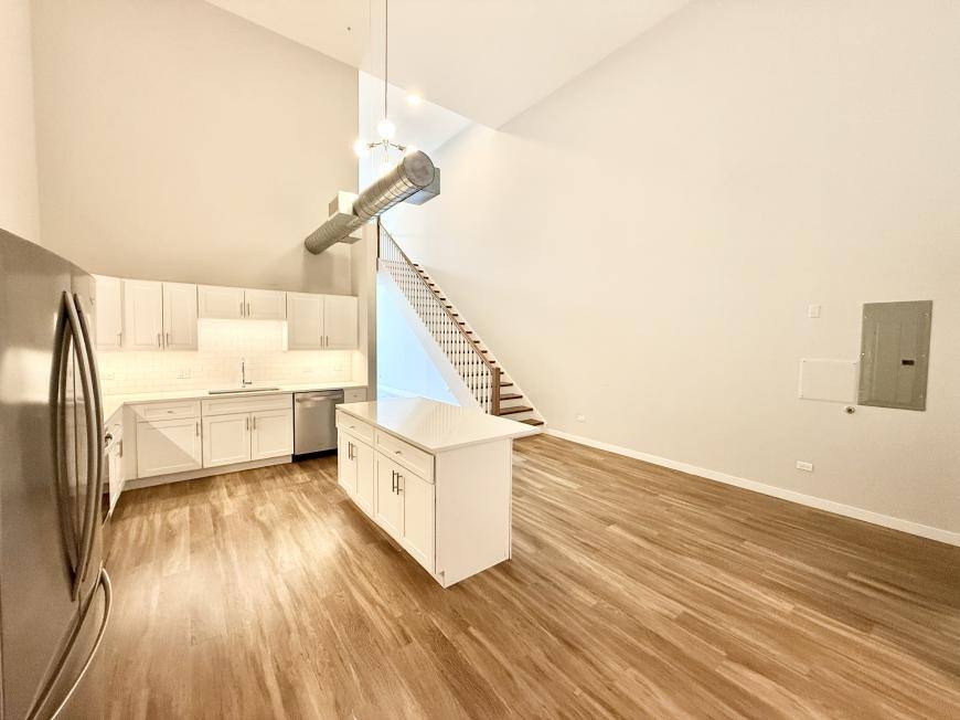 Apartment for rent at 1900 W Lawrence, Chicago, IL 60640