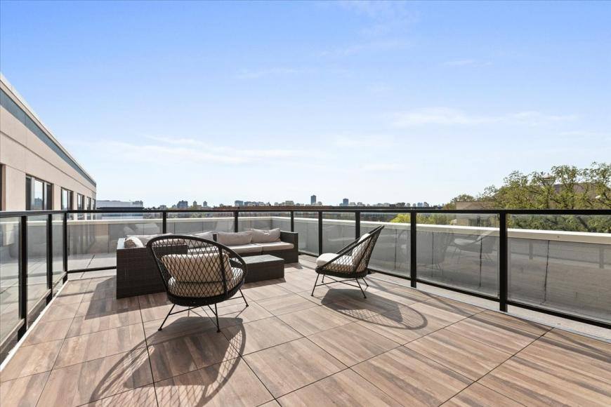 Apartment for rent at 1900 W Lawrence, Chicago, IL 60640