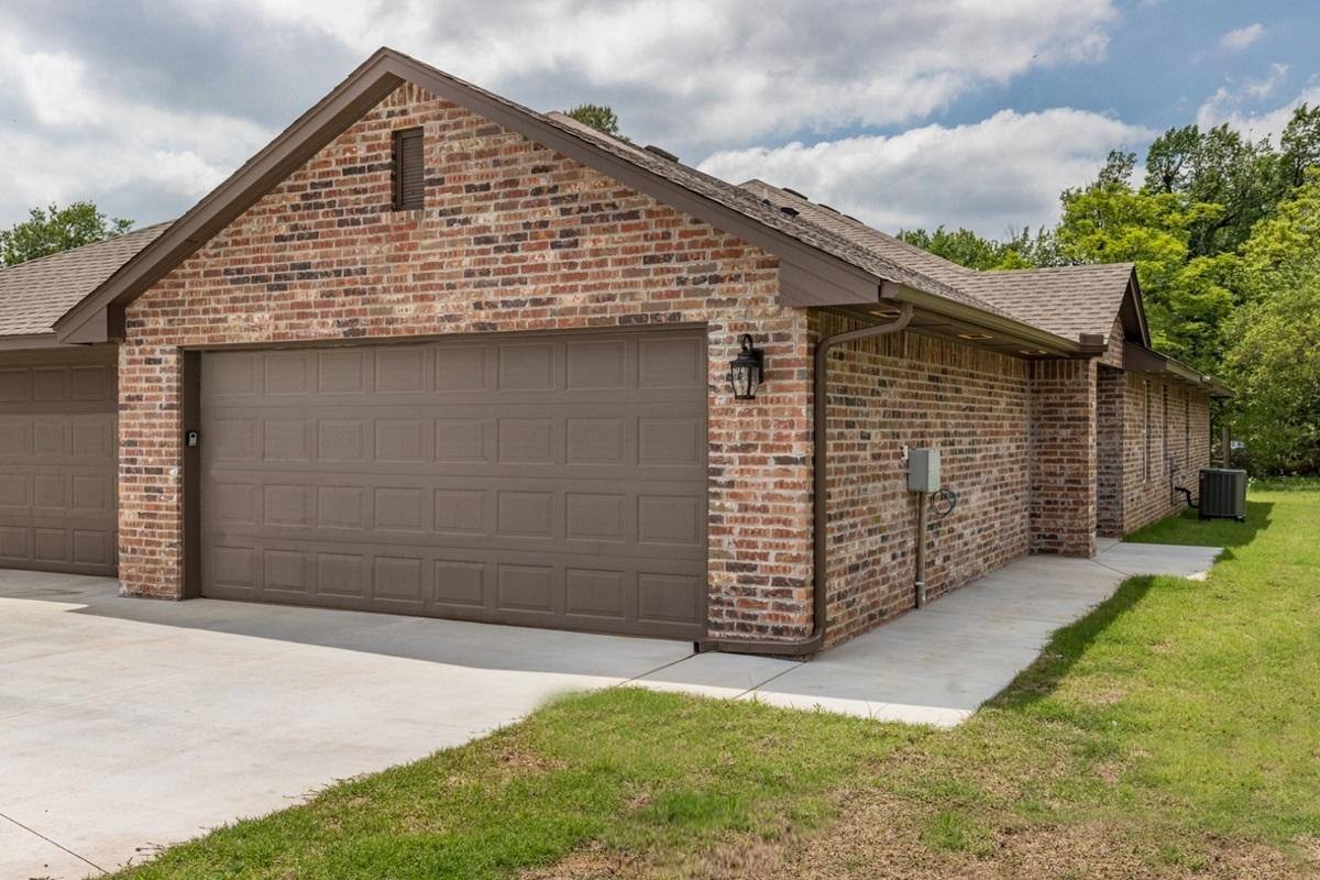 House for rent at 437 Chalk Hill Court, Edmond, OK 73003