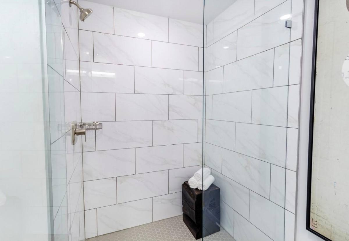 Apartment for rent at 3111 S Dixie Highway 6-302, West Palm Beach, FL 33405