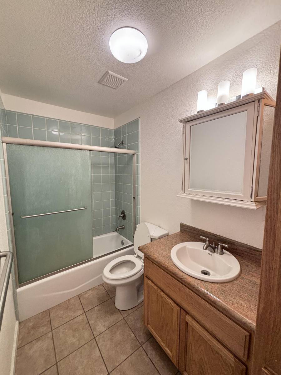 House for rent at Riverside North, 513 N Riverside Dr, Modesto, CA 95354